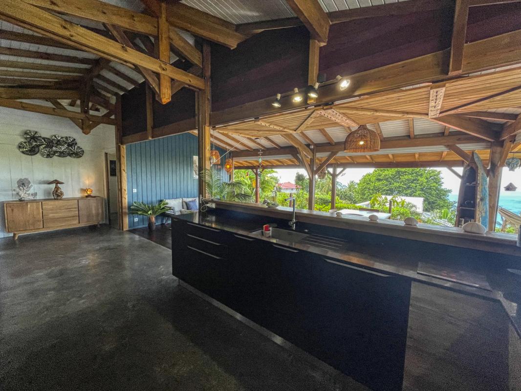 22 Location villa piscine vue mer Pointe Noire Guadeloupe_cuisine